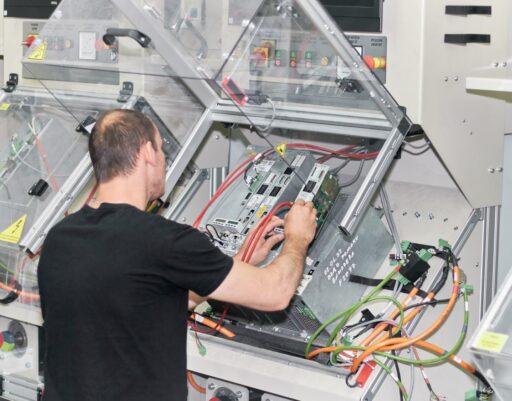 Modernizacja maszyny produkcyjnej serwisant RGB Elektronika