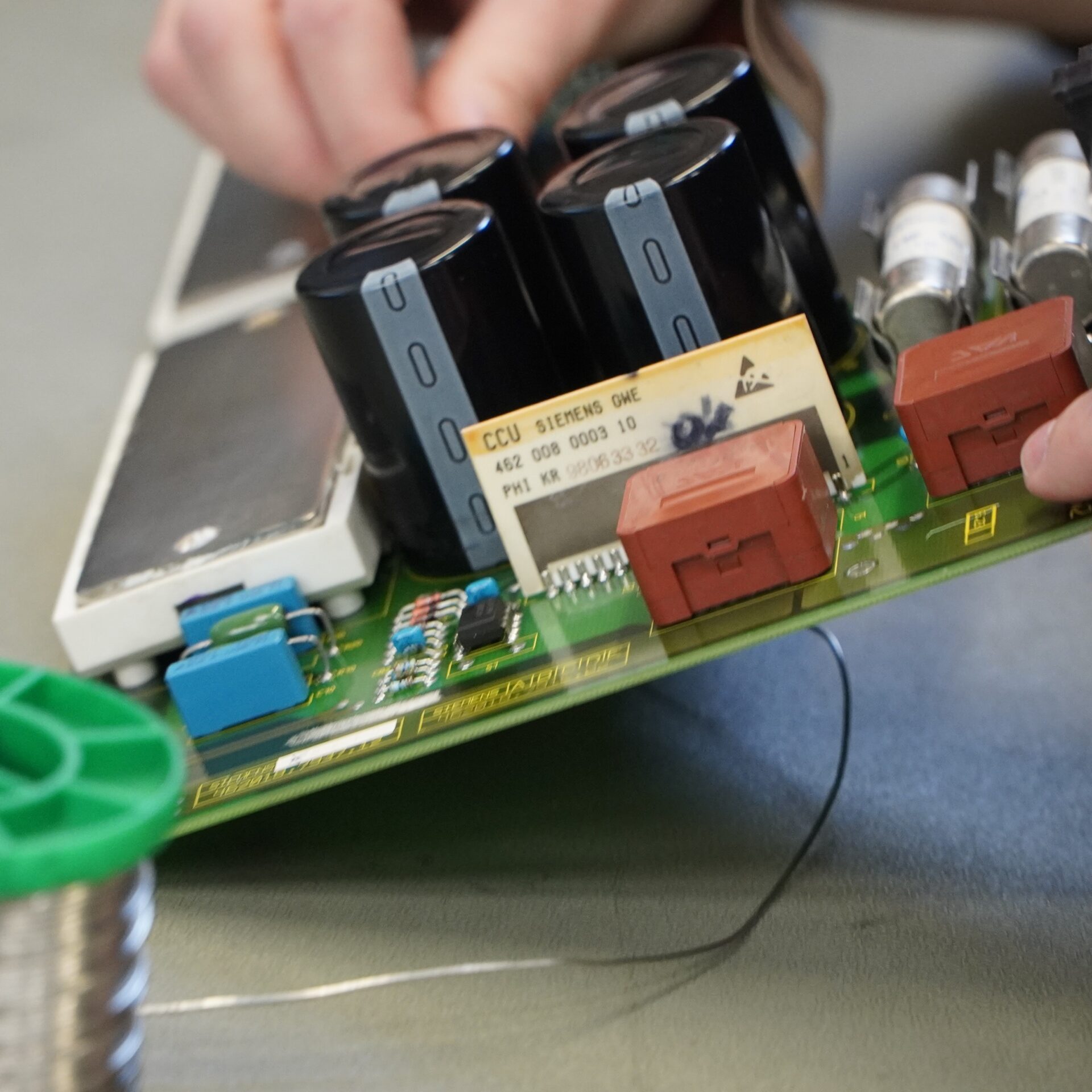 comment fonctionne un onduleur triphasé